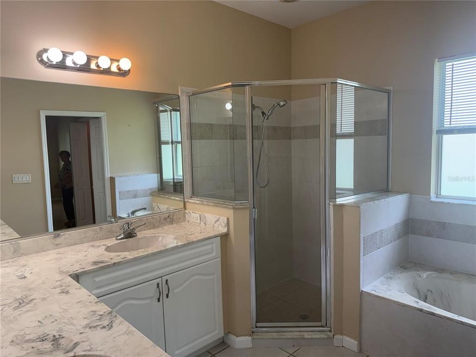 For Rent: $1,800 (3 beds, 2 baths, 1700 Square Feet)