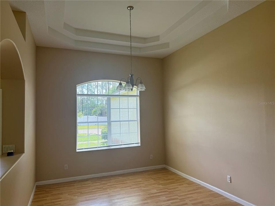 For Rent: $1,800 (3 beds, 2 baths, 1700 Square Feet)