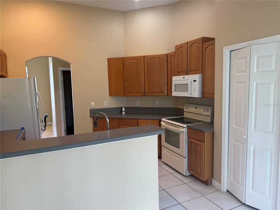 For Rent: $1,800 (3 beds, 2 baths, 1700 Square Feet)