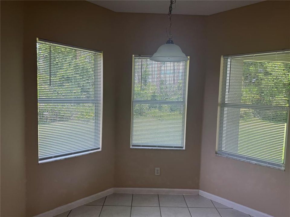 For Rent: $1,800 (3 beds, 2 baths, 1700 Square Feet)