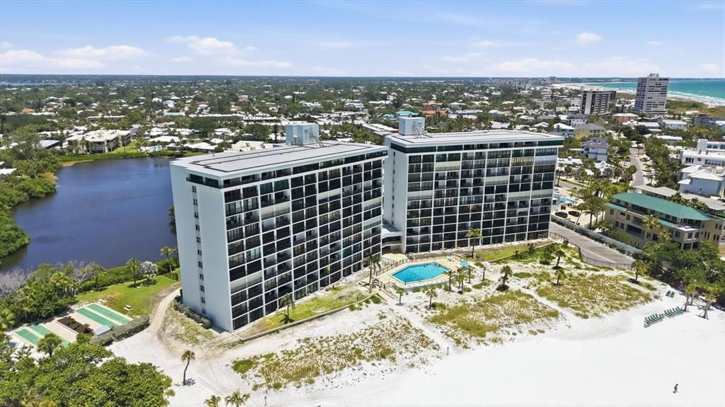 For Sale: $1,199,000 (2 beds, 2 baths, 1282 Square Feet)