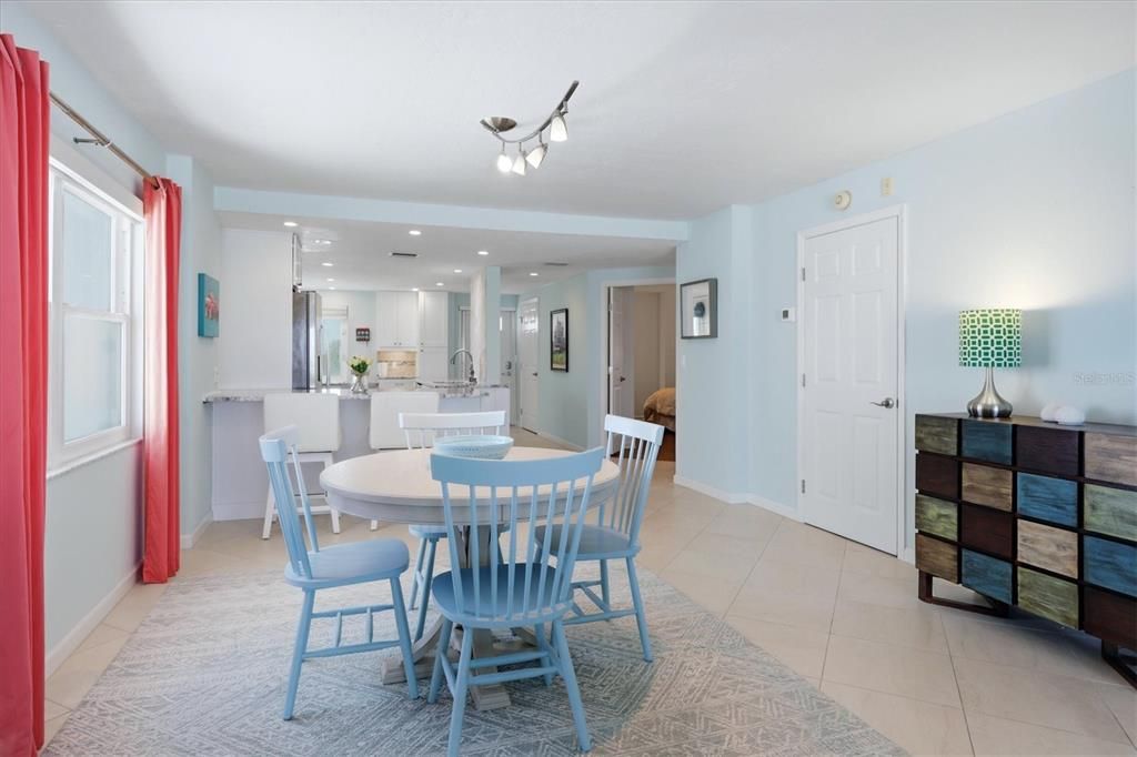 For Sale: $1,199,000 (2 beds, 2 baths, 1282 Square Feet)