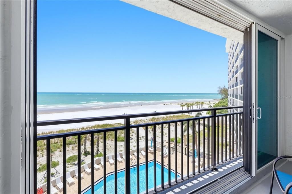 For Sale: $1,199,000 (2 beds, 2 baths, 1282 Square Feet)