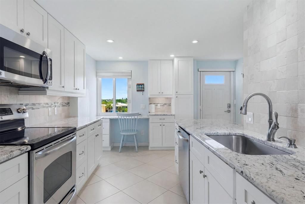 For Sale: $1,199,000 (2 beds, 2 baths, 1282 Square Feet)