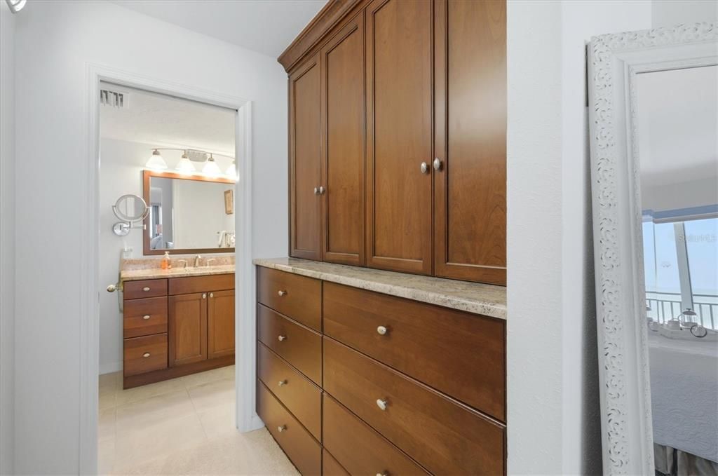 For Sale: $1,199,000 (2 beds, 2 baths, 1282 Square Feet)