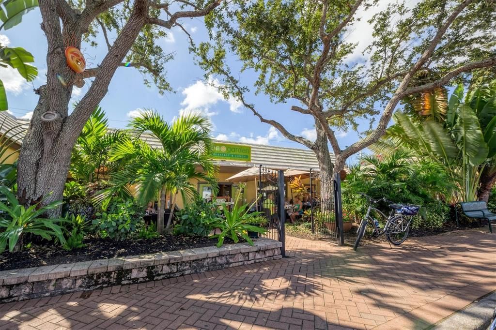 For Sale: $1,199,000 (2 beds, 2 baths, 1282 Square Feet)