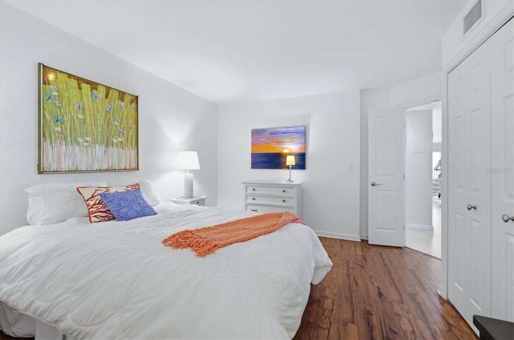 For Sale: $1,199,000 (2 beds, 2 baths, 1282 Square Feet)
