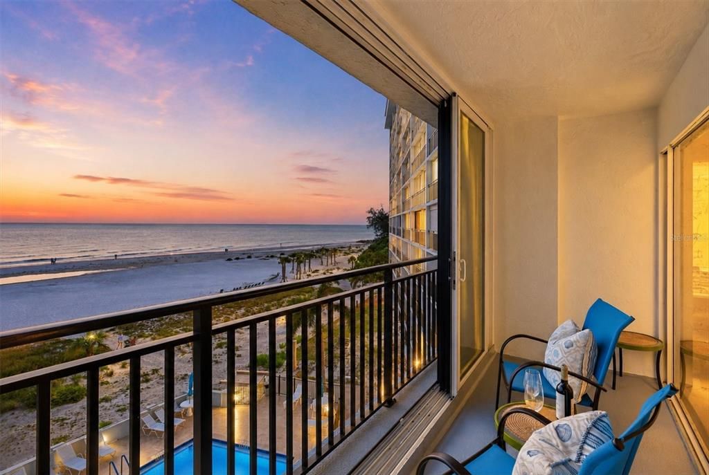 For Sale: $1,199,000 (2 beds, 2 baths, 1282 Square Feet)
