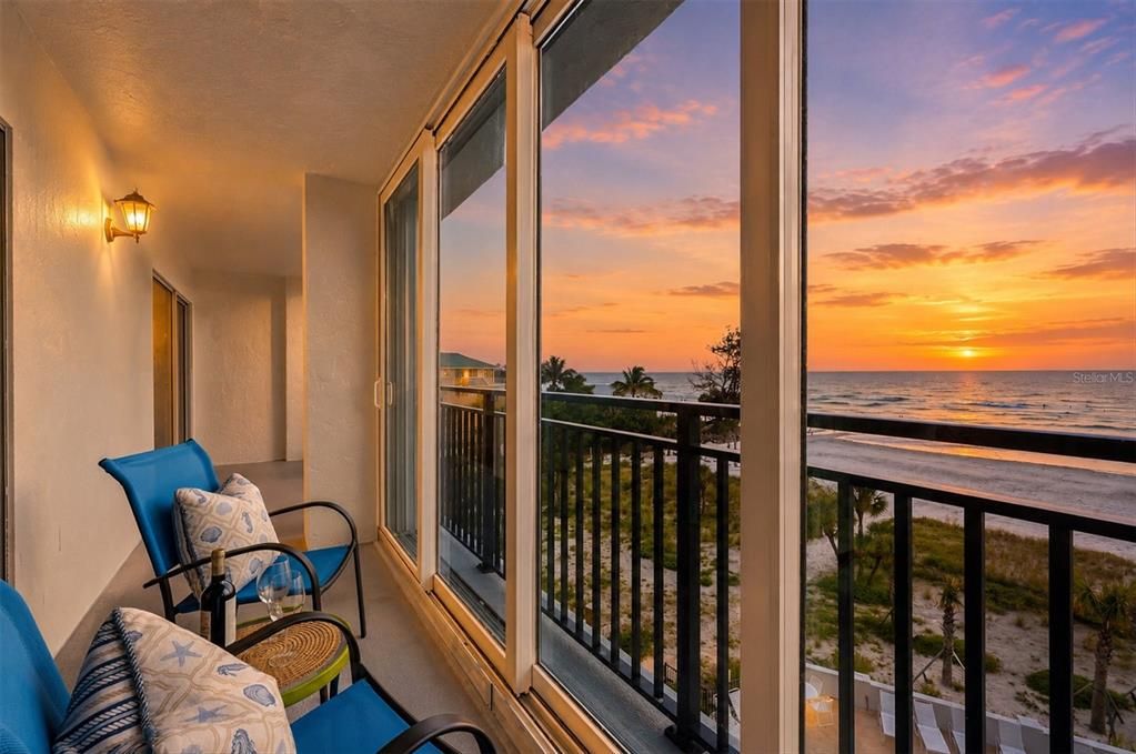 For Sale: $1,199,000 (2 beds, 2 baths, 1282 Square Feet)