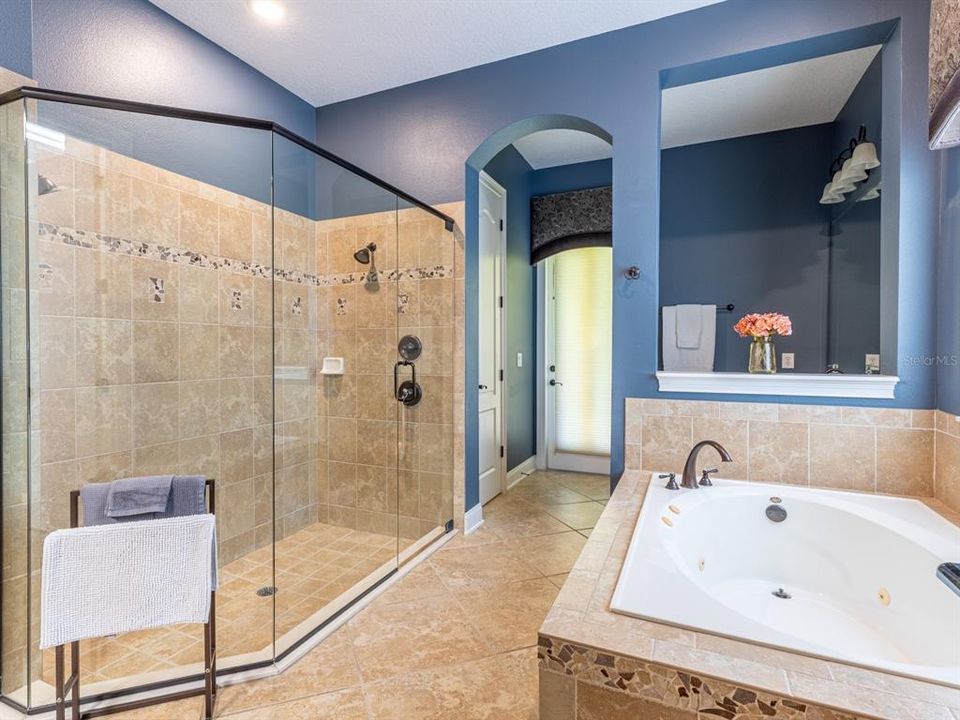 For Sale: $935,000 (4 beds, 3 baths, 4053 Square Feet)
