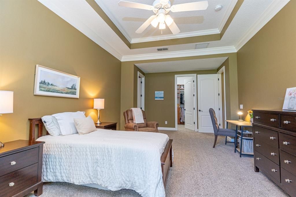 For Sale: $935,000 (4 beds, 3 baths, 4053 Square Feet)