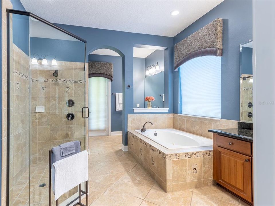 For Sale: $935,000 (4 beds, 3 baths, 4053 Square Feet)