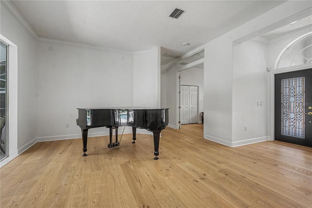En Venta: $1,065,000 (5 camas, 3 baños, 3042 Pies cuadrados)