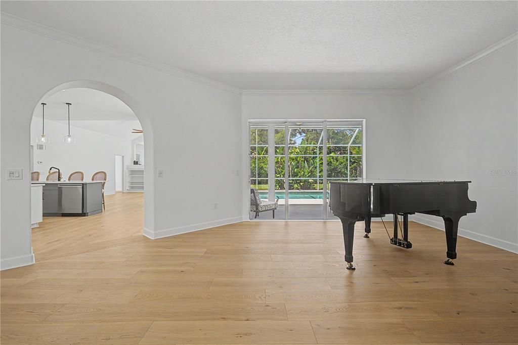 En Venta: $1,065,000 (5 camas, 3 baños, 3042 Pies cuadrados)