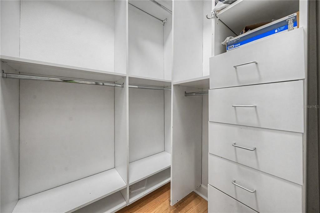 En Venta: $1,065,000 (5 camas, 3 baños, 3042 Pies cuadrados)