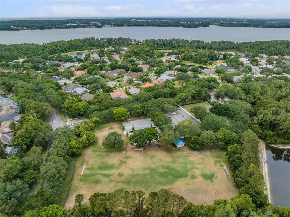 En Venta: $1,065,000 (5 camas, 3 baños, 3042 Pies cuadrados)