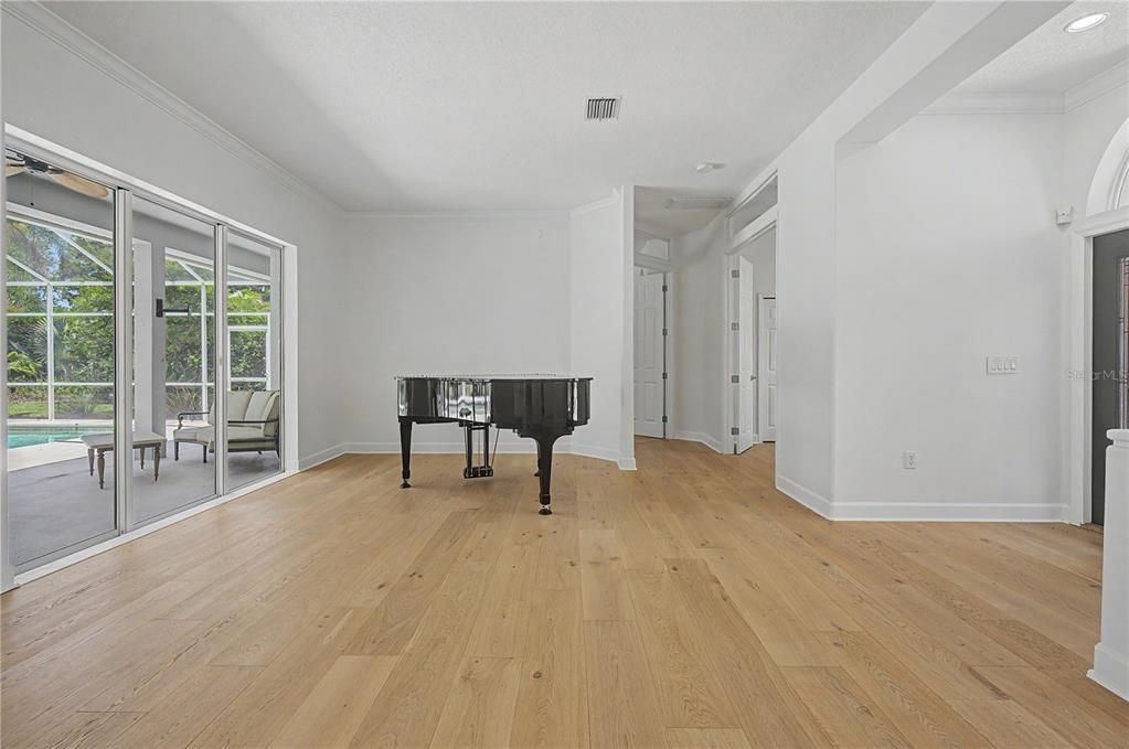 En Venta: $1,065,000 (5 camas, 3 baños, 3042 Pies cuadrados)