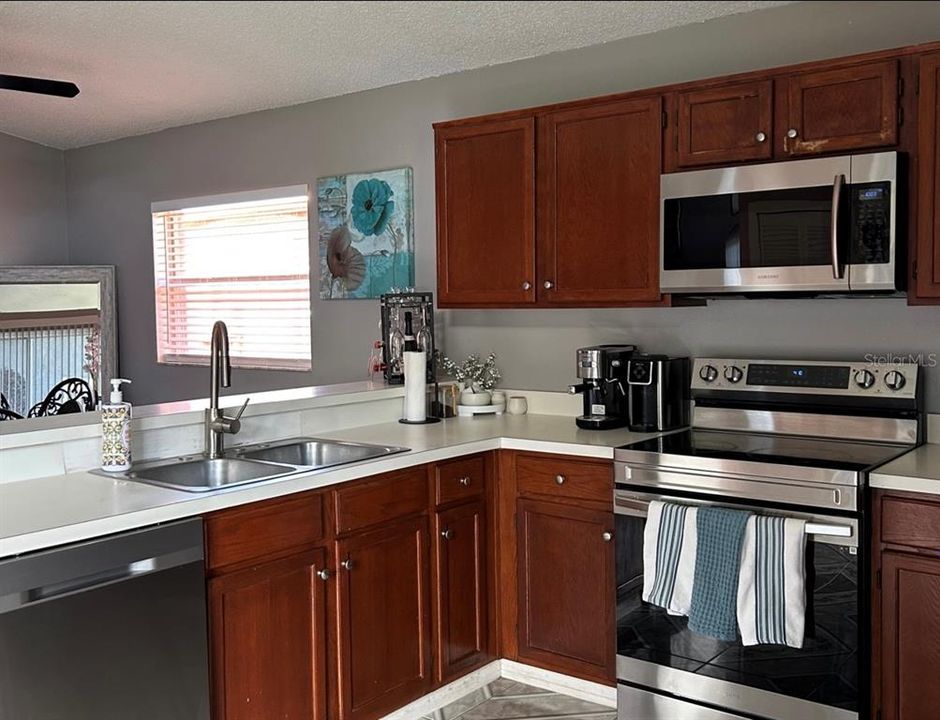 For Sale: $369,990 (3 beds, 2 baths, 1425 Square Feet)