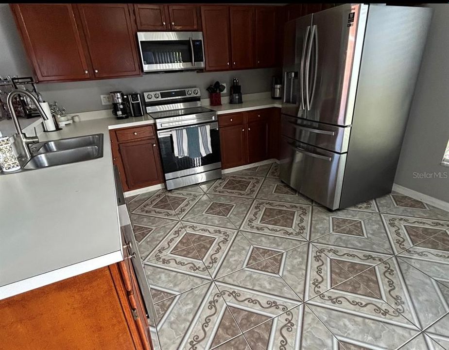 For Sale: $369,990 (3 beds, 2 baths, 1425 Square Feet)