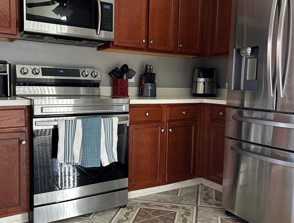 For Sale: $369,990 (3 beds, 2 baths, 1425 Square Feet)