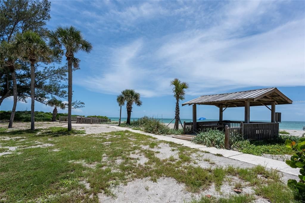 For Sale: $320,000 (1 beds, 1 baths, 480 Square Feet)