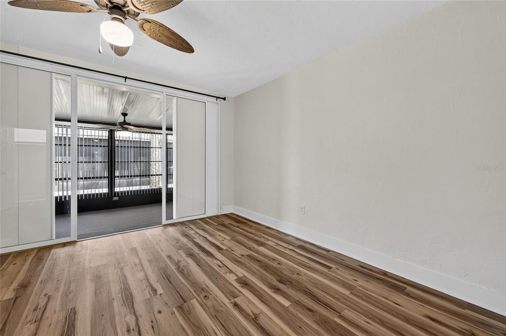 For Sale: $320,000 (1 beds, 1 baths, 480 Square Feet)