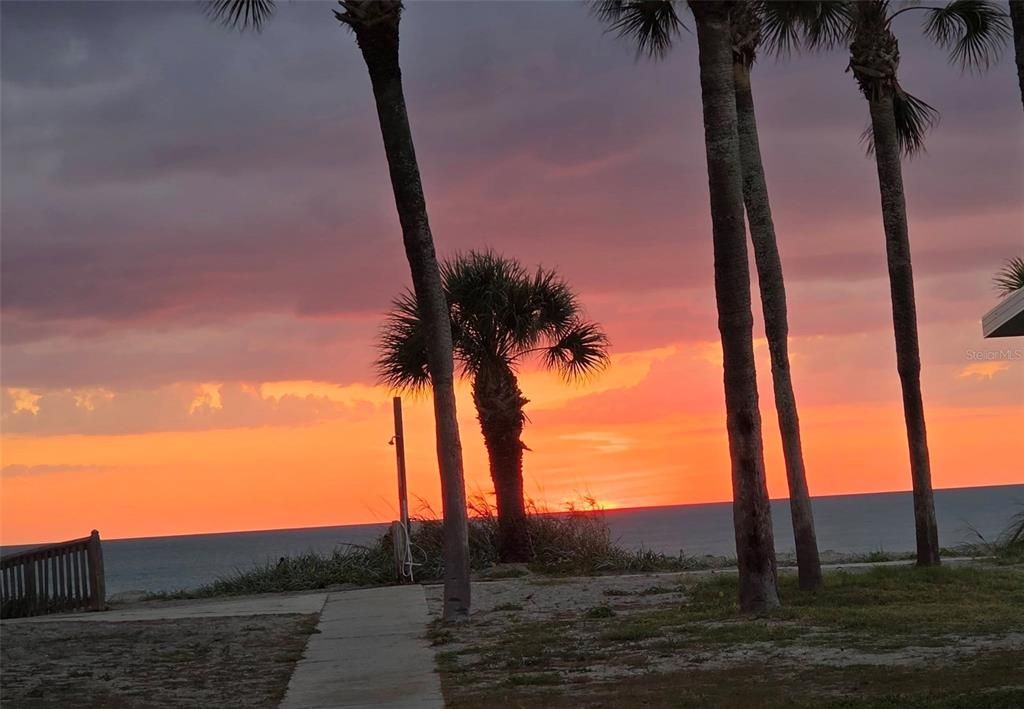 For Sale: $320,000 (1 beds, 1 baths, 480 Square Feet)