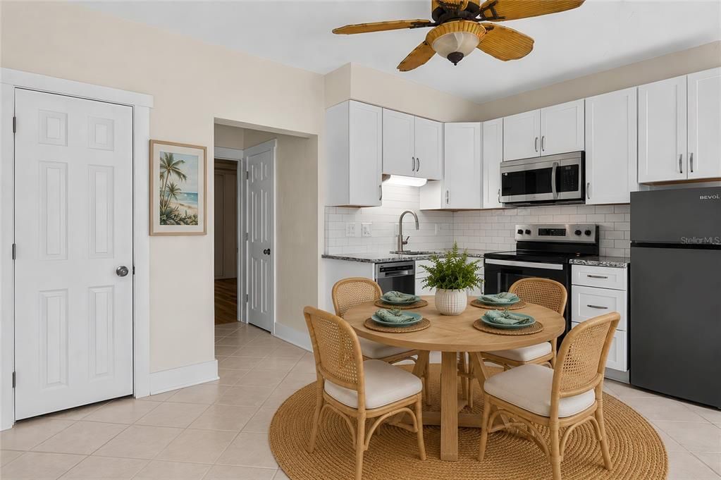 For Sale: $320,000 (1 beds, 1 baths, 480 Square Feet)