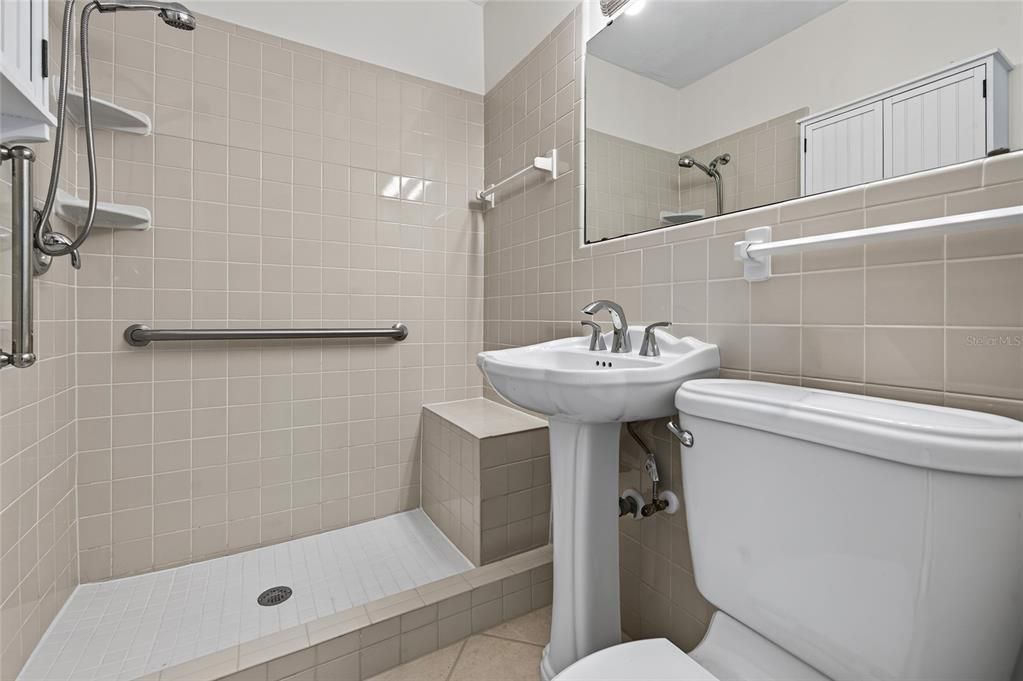 For Sale: $320,000 (1 beds, 1 baths, 480 Square Feet)