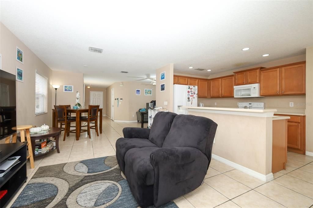 For Sale: $329,040 (3 beds, 2 baths, 1914 Square Feet)