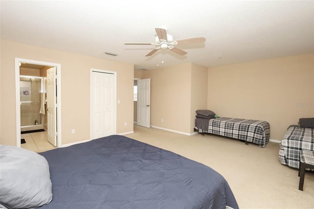 For Sale: $329,040 (3 beds, 2 baths, 1914 Square Feet)
