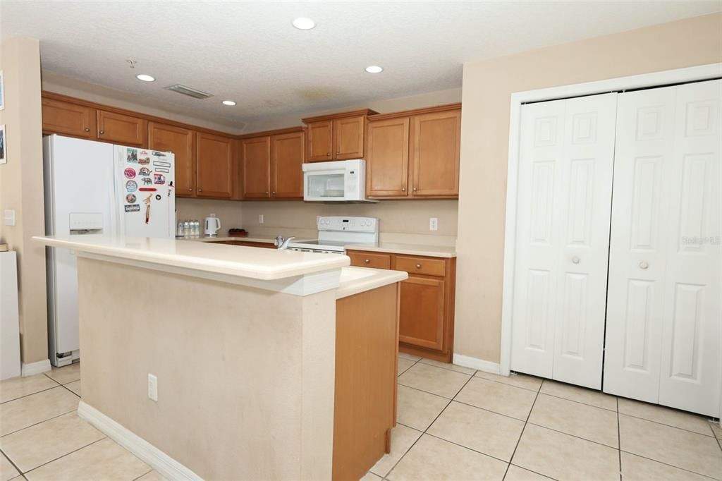 For Sale: $329,040 (3 beds, 2 baths, 1914 Square Feet)