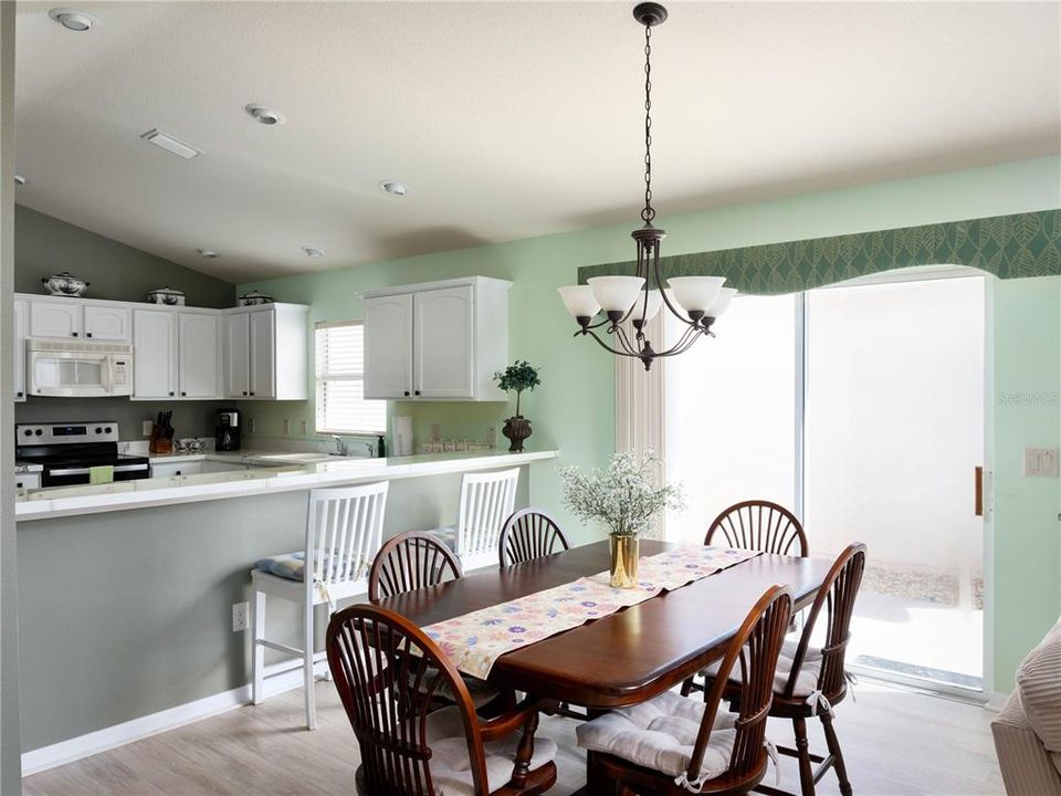 For Sale: $353,900 (3 beds, 2 baths, 1398 Square Feet)