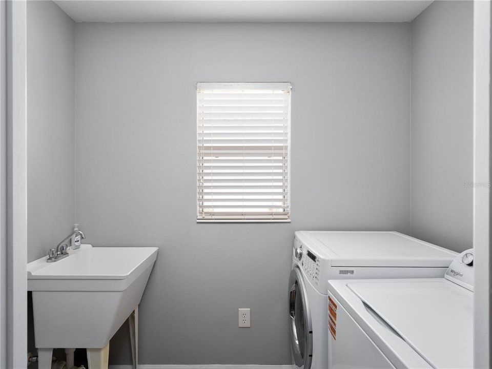 For Sale: $353,900 (3 beds, 2 baths, 1398 Square Feet)