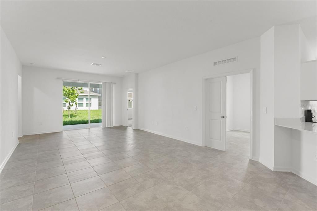 En Venta: $325,000 (4 camas, 3 baños, 2109 Pies cuadrados)