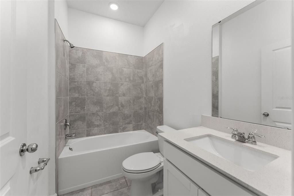 En Venta: $325,000 (4 camas, 3 baños, 2109 Pies cuadrados)