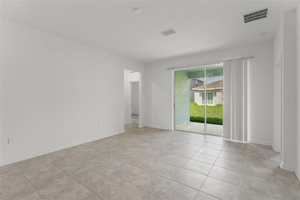 En Venta: $325,000 (4 camas, 3 baños, 2109 Pies cuadrados)