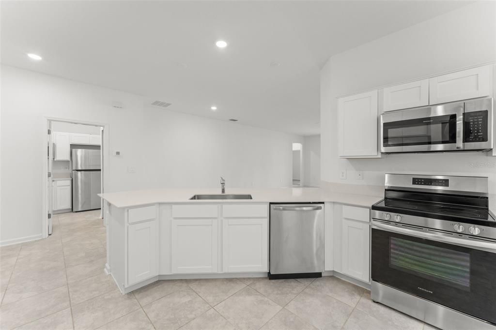 En Venta: $325,000 (4 camas, 3 baños, 2109 Pies cuadrados)