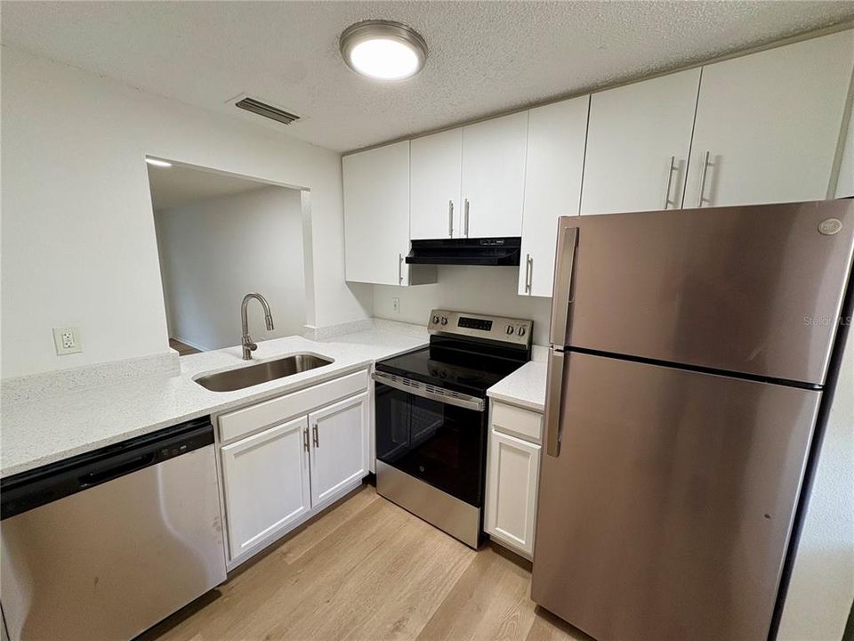 For Rent: $1,350 (2 beds, 1 baths, 1209 Square Feet)