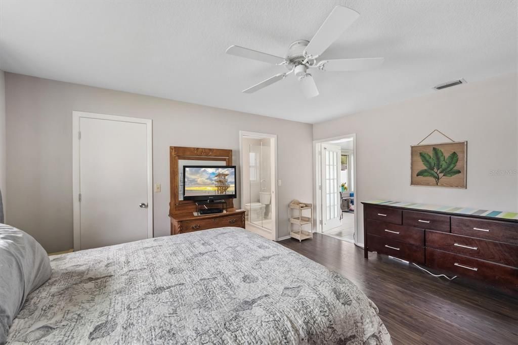 For Sale: $385,000 (2 beds, 2 baths, 1420 Square Feet)