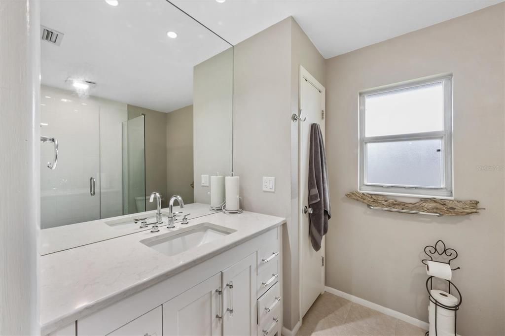 For Sale: $385,000 (2 beds, 2 baths, 1420 Square Feet)