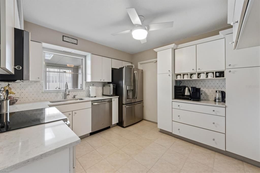 For Sale: $385,000 (2 beds, 2 baths, 1420 Square Feet)