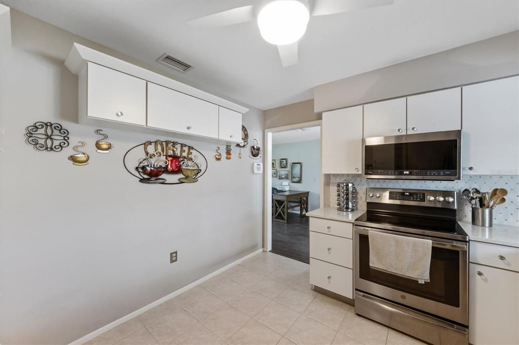 For Sale: $385,000 (2 beds, 2 baths, 1420 Square Feet)