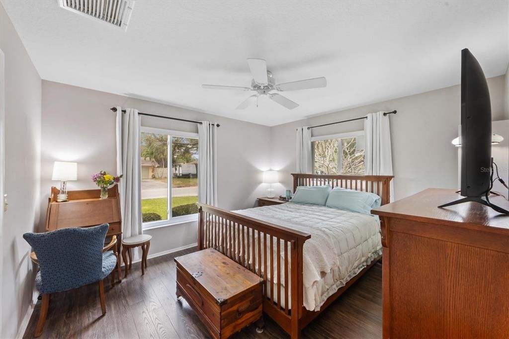 For Sale: $385,000 (2 beds, 2 baths, 1420 Square Feet)