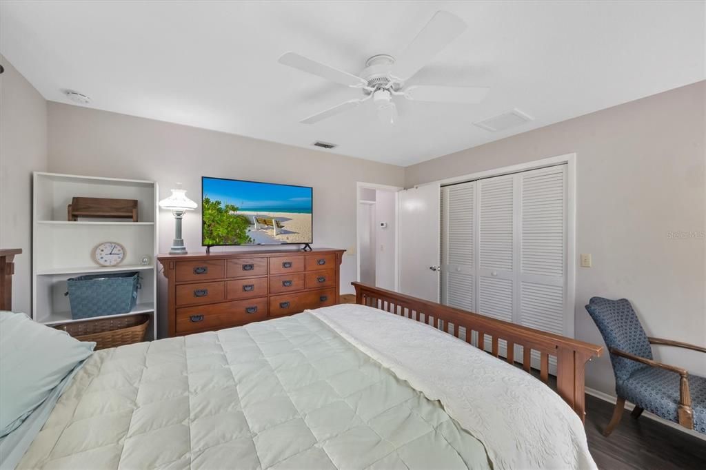 For Sale: $385,000 (2 beds, 2 baths, 1420 Square Feet)