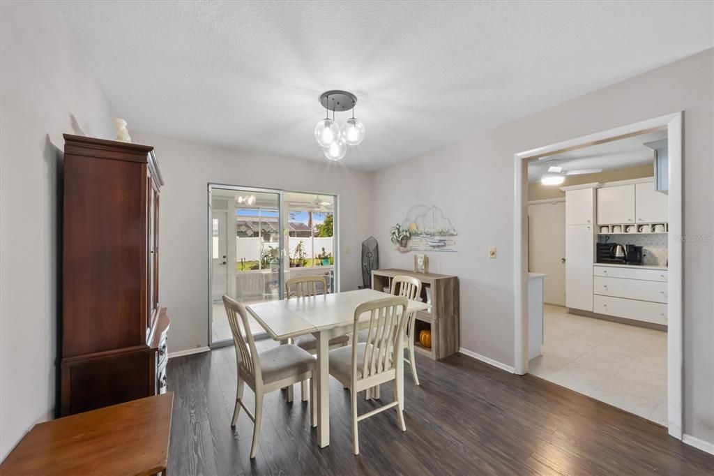 For Sale: $385,000 (2 beds, 2 baths, 1420 Square Feet)