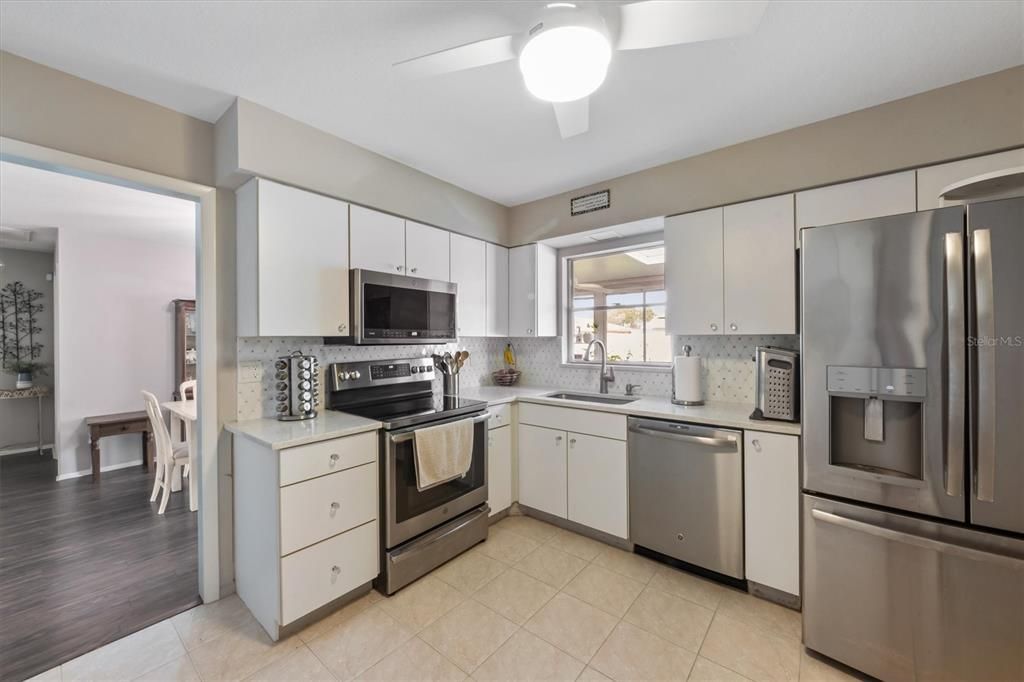 For Sale: $385,000 (2 beds, 2 baths, 1420 Square Feet)