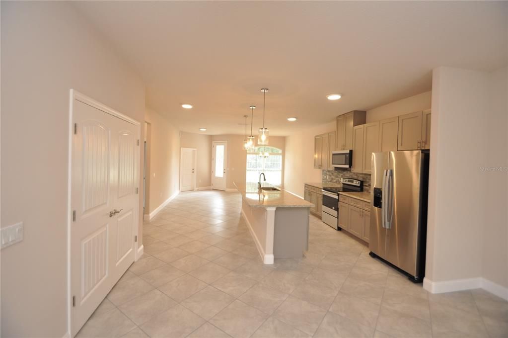 For Rent: $2,000 (4 beds, 2 baths, 1511 Square Feet)