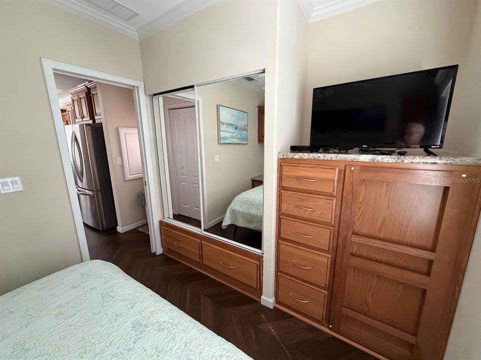 For Sale: $159,900 (1 beds, 1 baths, 481 Square Feet)