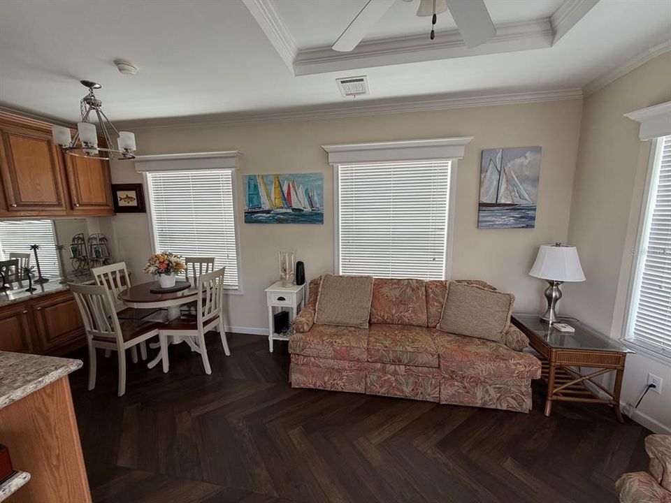 For Sale: $159,900 (1 beds, 1 baths, 481 Square Feet)
